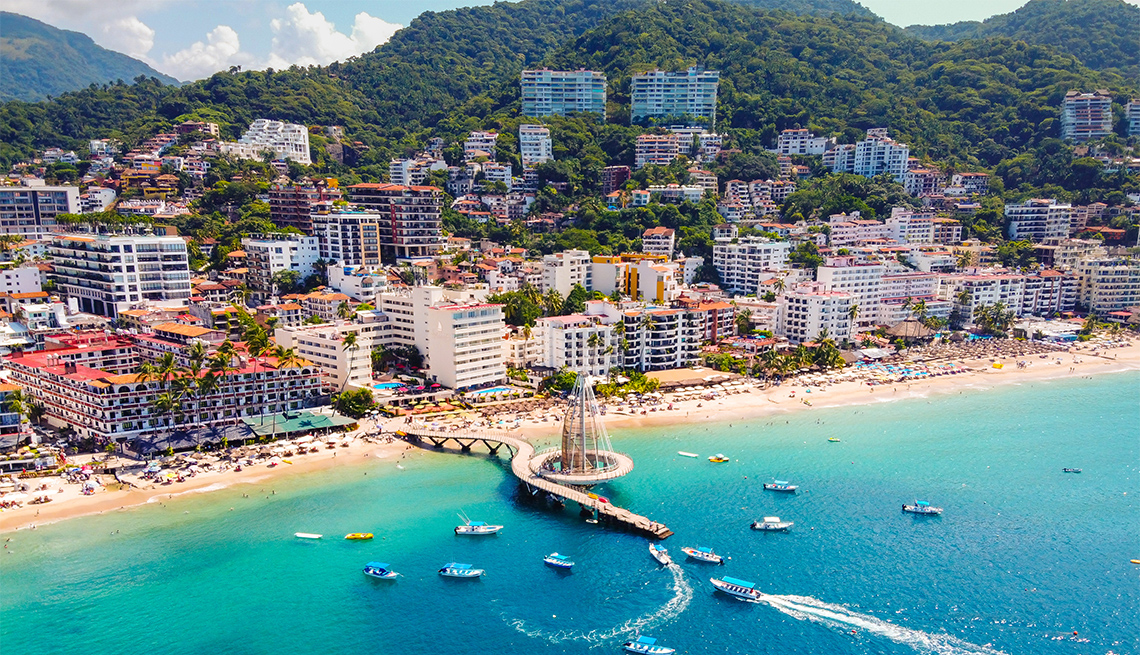 Puerto Vallarta is a paradise on the Pacific coast of Mexico, in the state of Jalisco. It is famous for its beaches, water sports and nightlife.